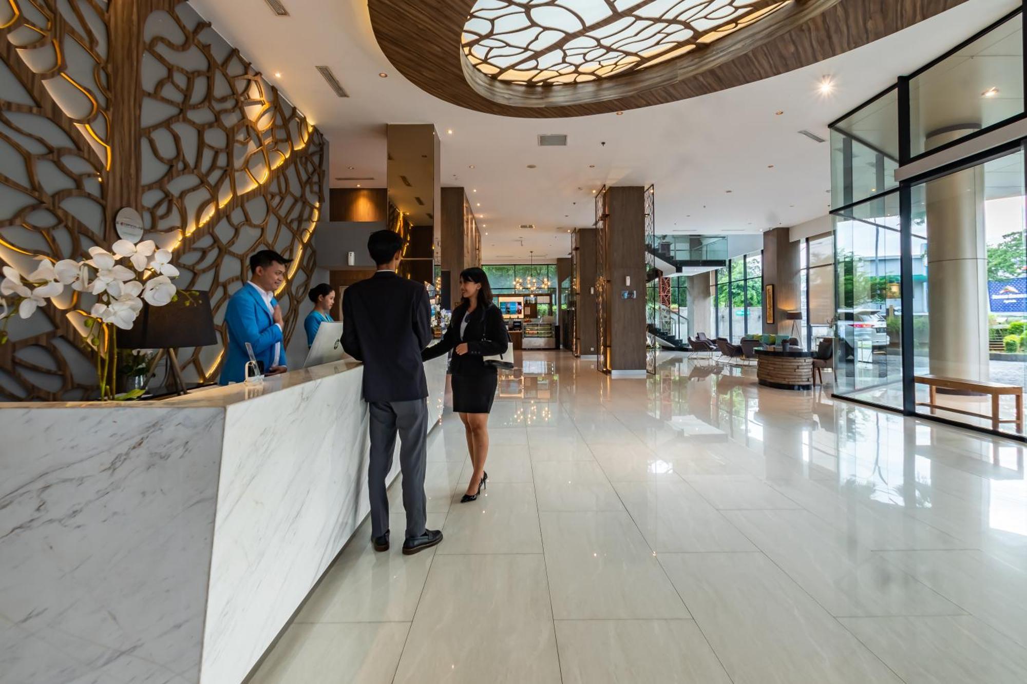 Hotel Ayola Lippo Cikarang Exterior foto